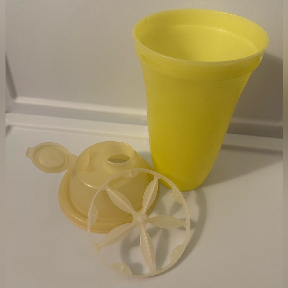 Tupperware quick shaker - Picture 2 of 2